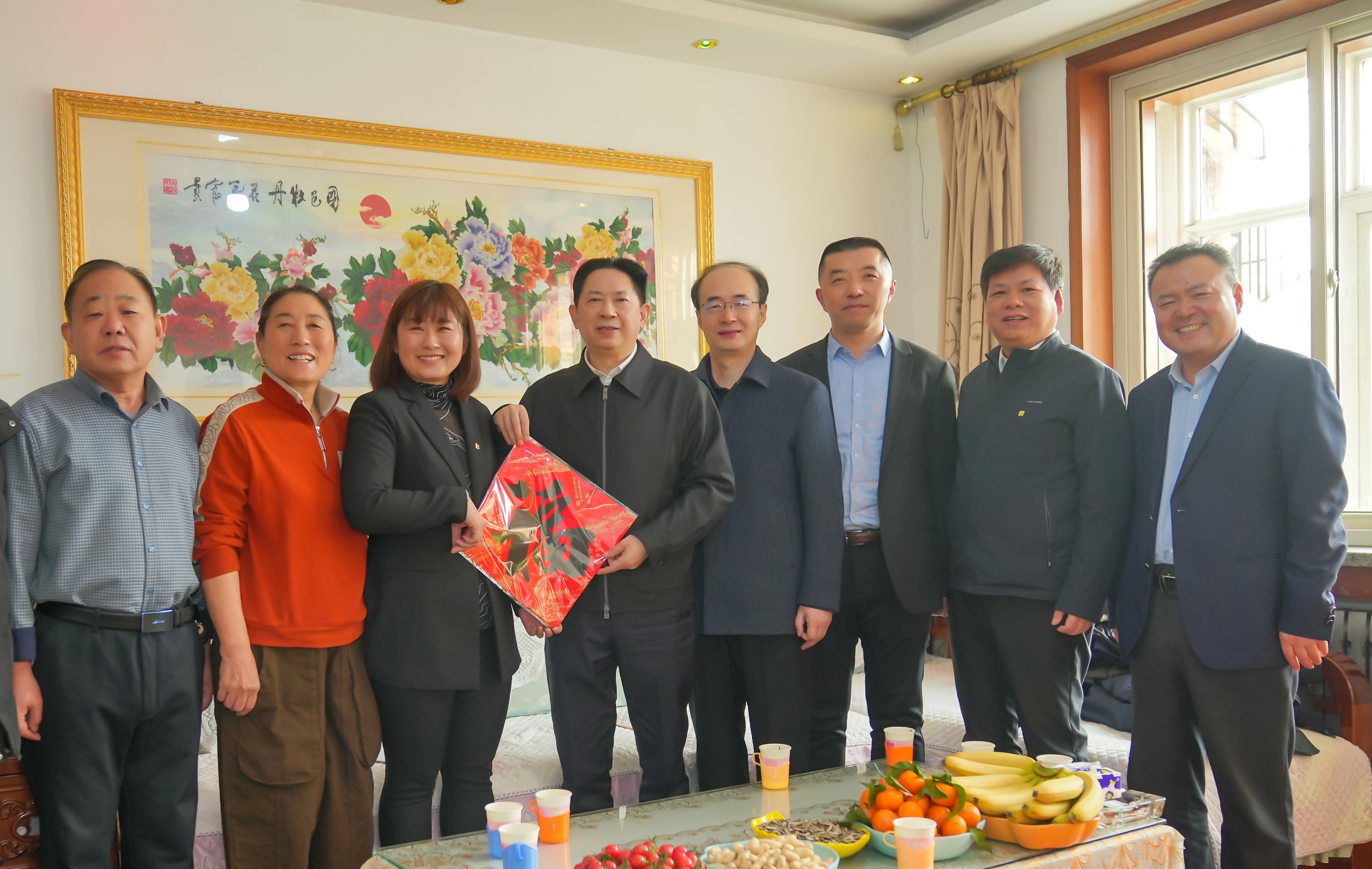李航走访慰问集团退休老干部和困难党员职工