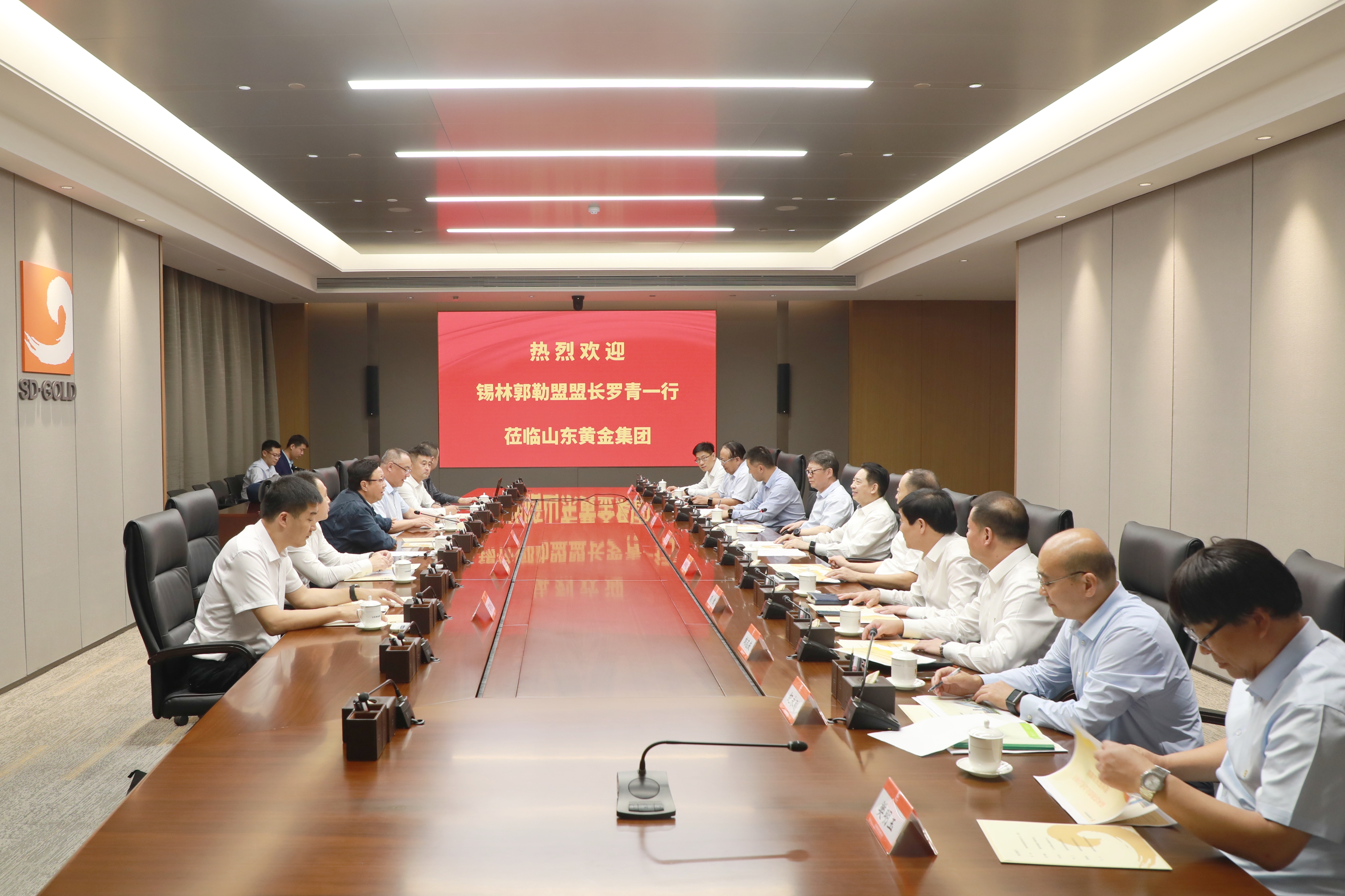 李航会见锡林郭勒盟盟委副书记、盟长罗青一行